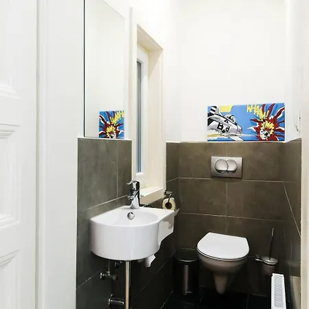 Central & Colorful Studio With Air Conditioning Budapest Exterior foto
