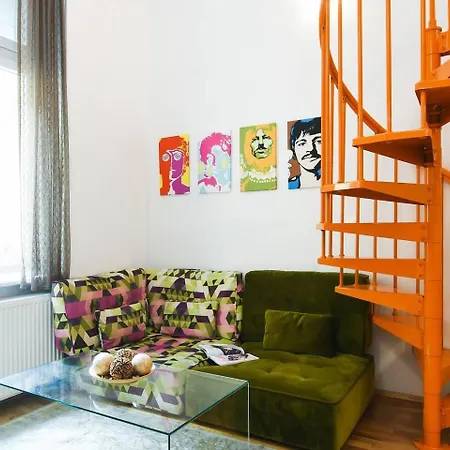 Central & Colorful Studio With Air Conditioning Budapest Exterior foto