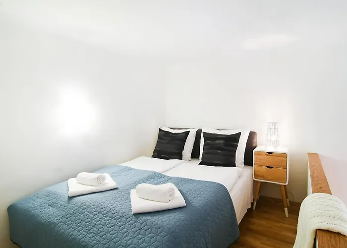 Central & Colorful Studio With Air Conditioning