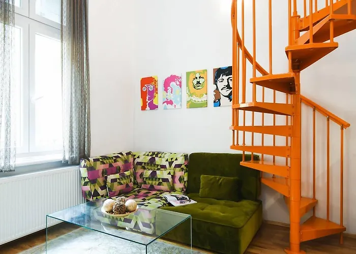 Central & Colorful Studio With Air Conditioning