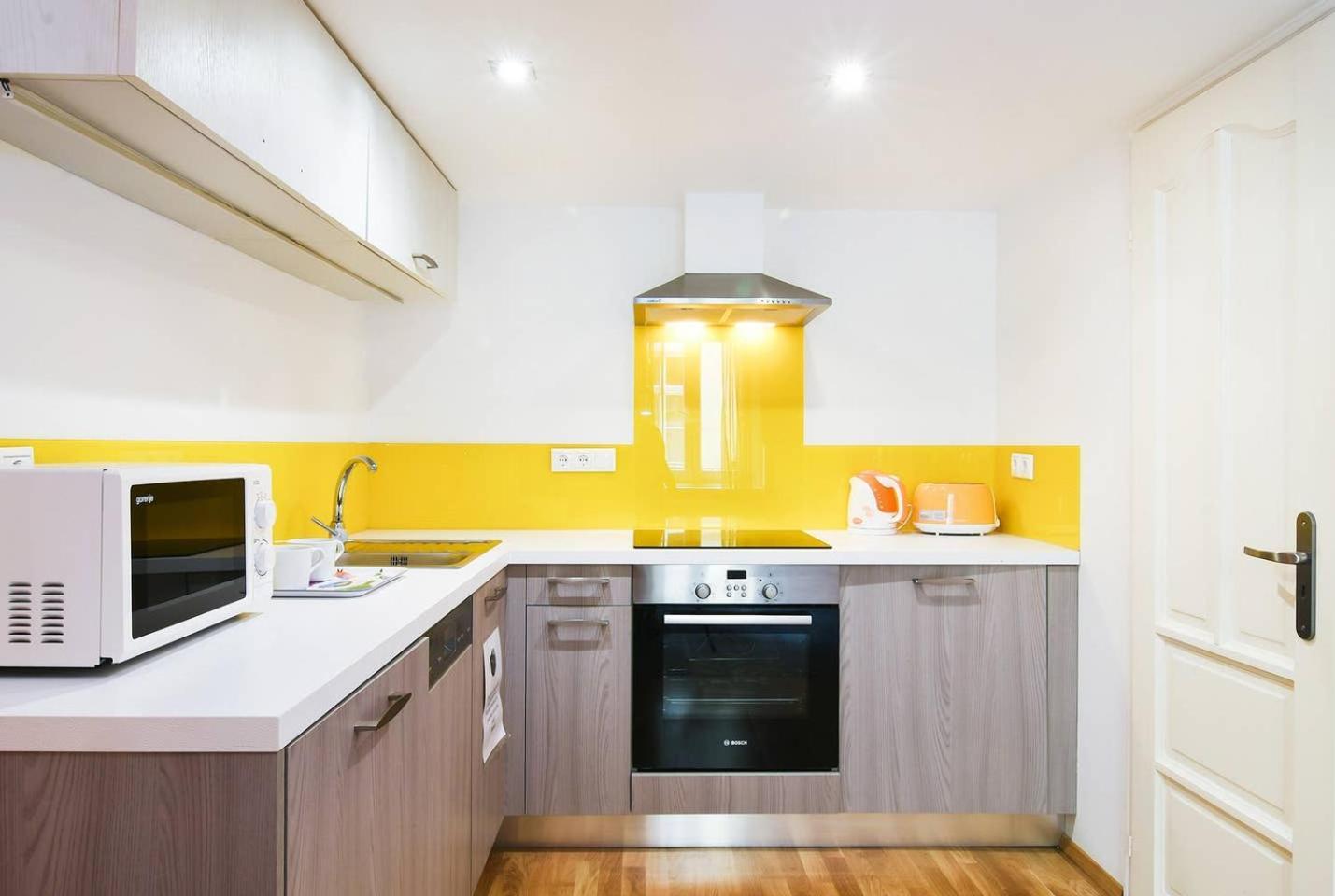 Apartment & Colorful With Air Conditioning Budapest