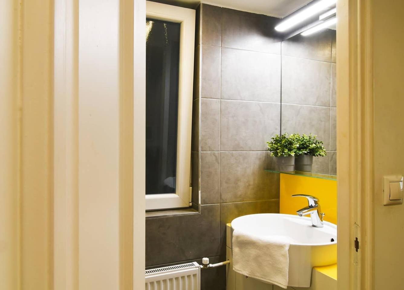 & Colorful With Air Conditioning * Budapest