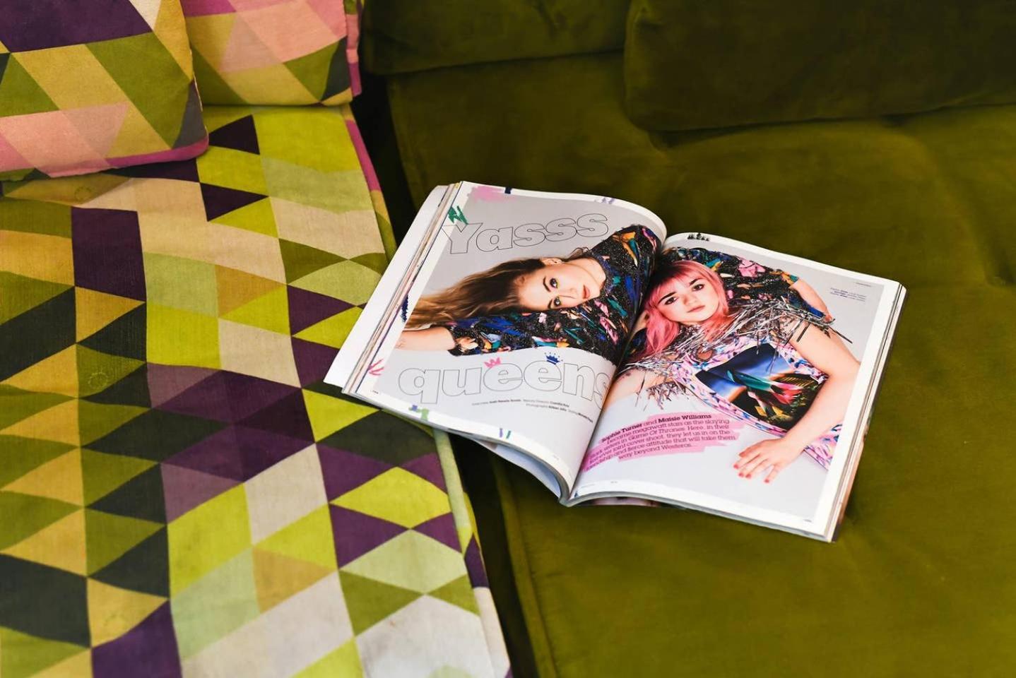& Colorful With Air Conditioning Apartment *