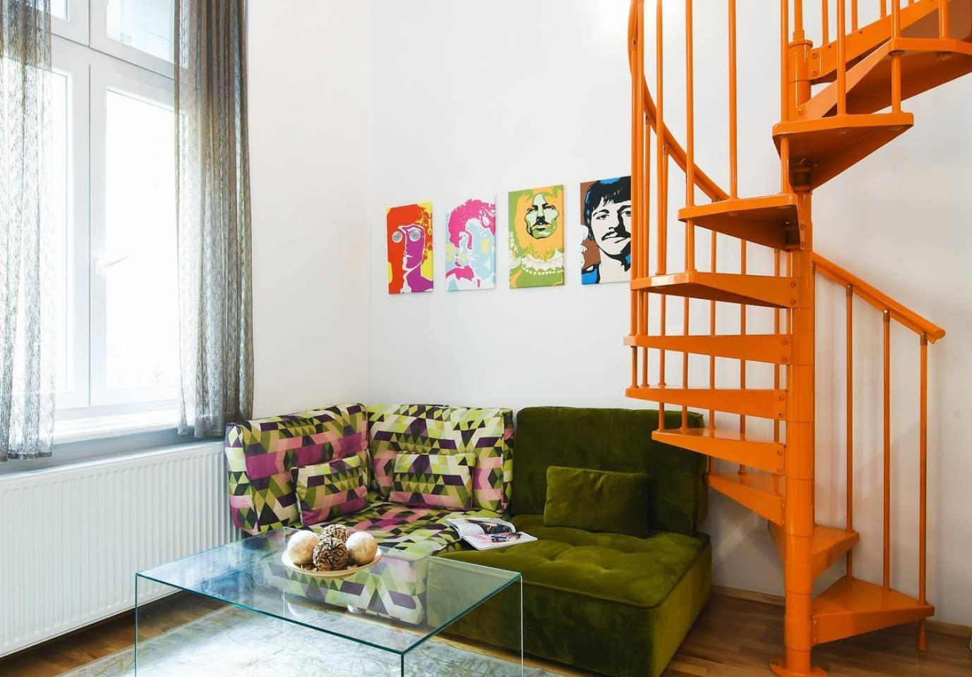 & Colorful With Air Conditioning Apartment *